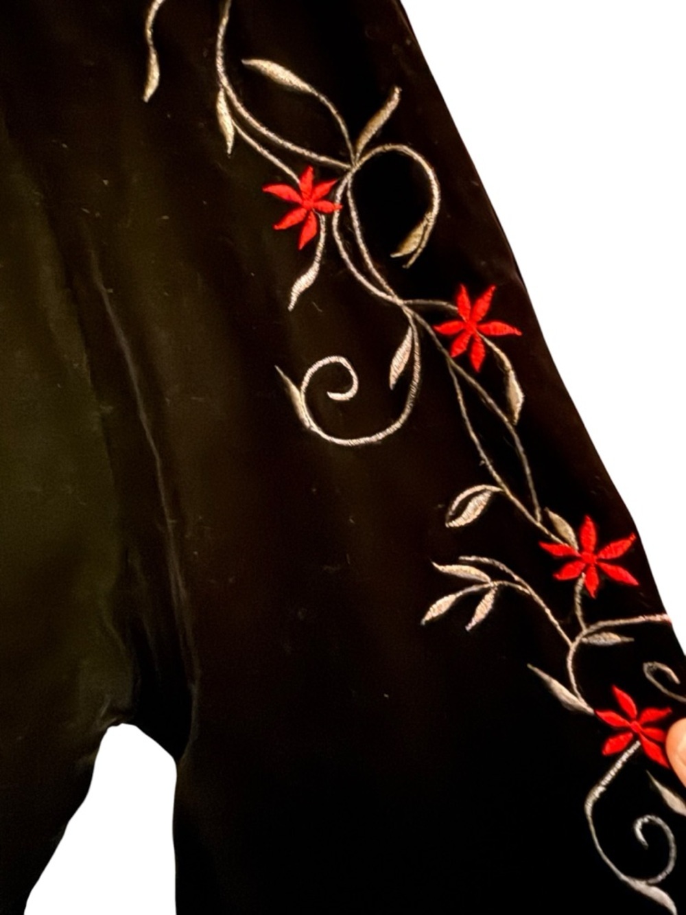 NWT-Victoria’s Secret Collection Velvet Robe Black Red Embroidered Long Belted M - Picture 4 of 11